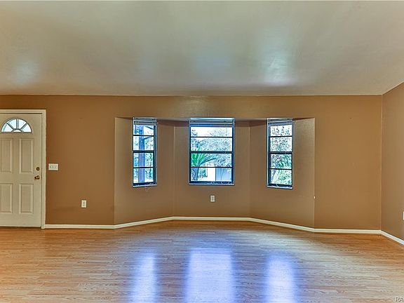 4th image of 8015 N Zaval Ave