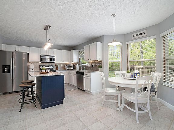 4th image of 232 Beech Dr