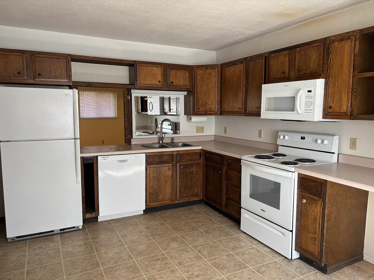 3 bed, 1519 sqft, $2,095 — Photo 4