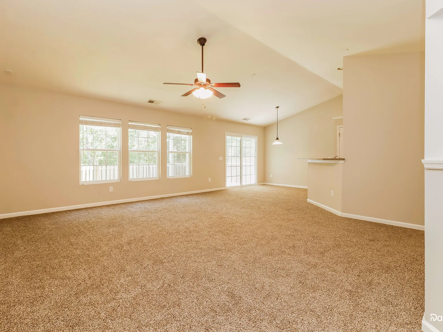 3 bed, 2.0 bath, 1761 sqft, $2,460 — Photo 4