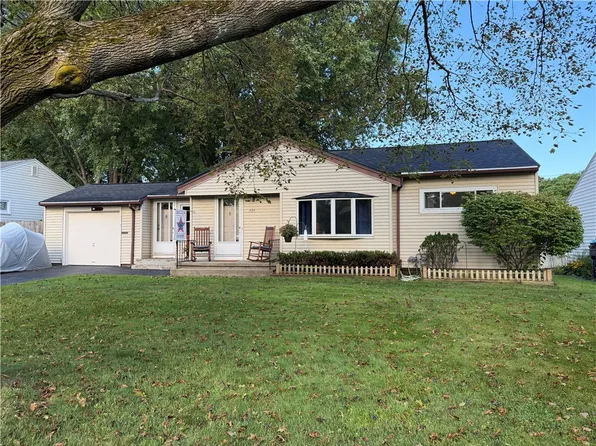 225 Hildegarde Rd, Rochester, NY 14626