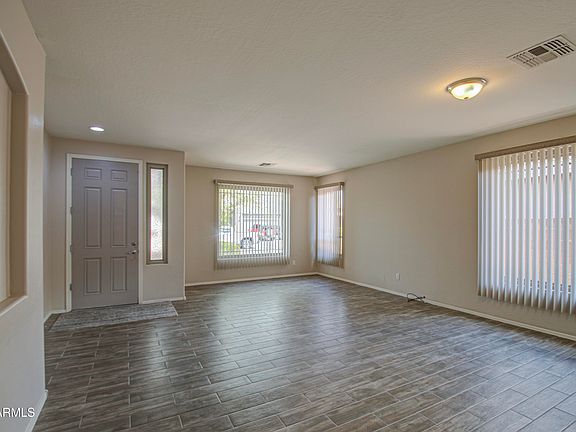 2nd image of 137 E ROCK WREN Drive