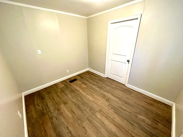 304 W Rasch Rd — Photo 17