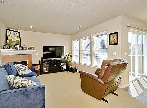 4th image of 759 NE 73rd Ave