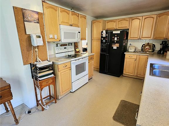 5th image of 10886 Cox Rd