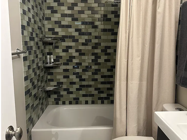555 Jean St — Photo 11