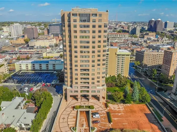 400 W 49th Ter APT 2044, Kansas City, MO 64112