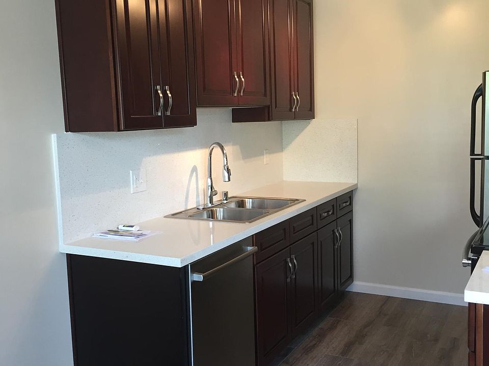 1st image of 40 Glen Eyrie Ave APT 24