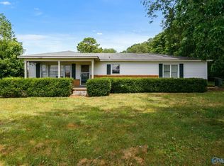 5624 Oakwood Rd NW, Huntsville, AL 35806