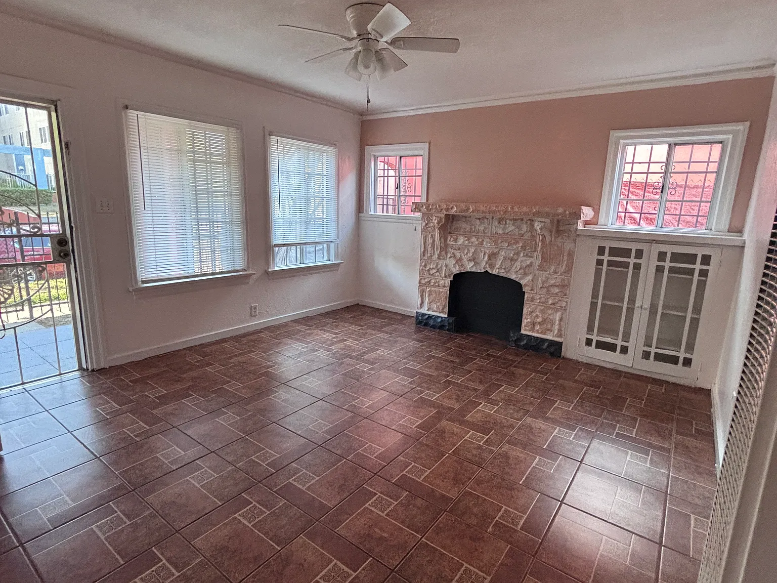 1 bed, 800 sqft, $1,800 — Photo 2