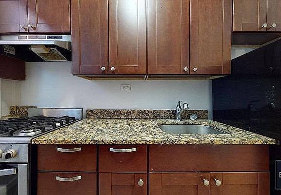 3rd image of 30 Park Ter E APT 2E