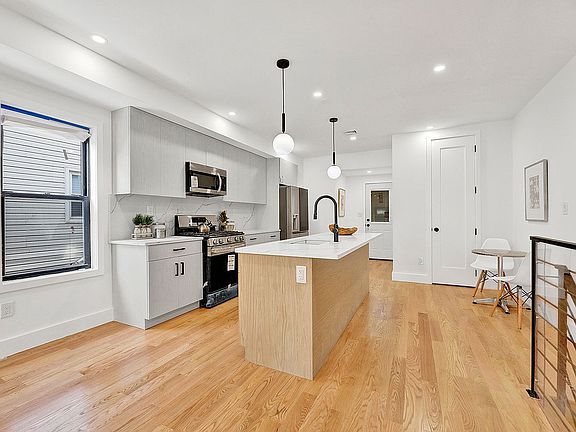 5th image of 141 E 28th St #A