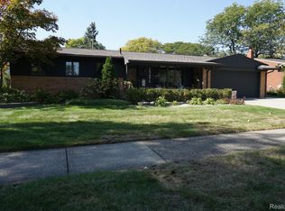 15471 Golfview St, Livonia, MI 48154