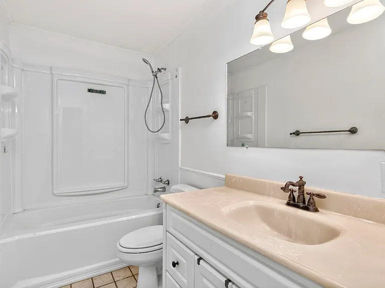 3008 Lakeshore Dr — Photo 15