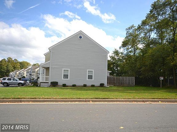 2nd image of 100 Surry Ln