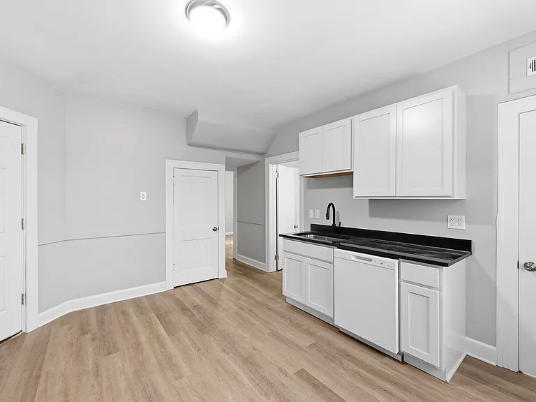 1930 Coltman Rd #3 — Photo 7