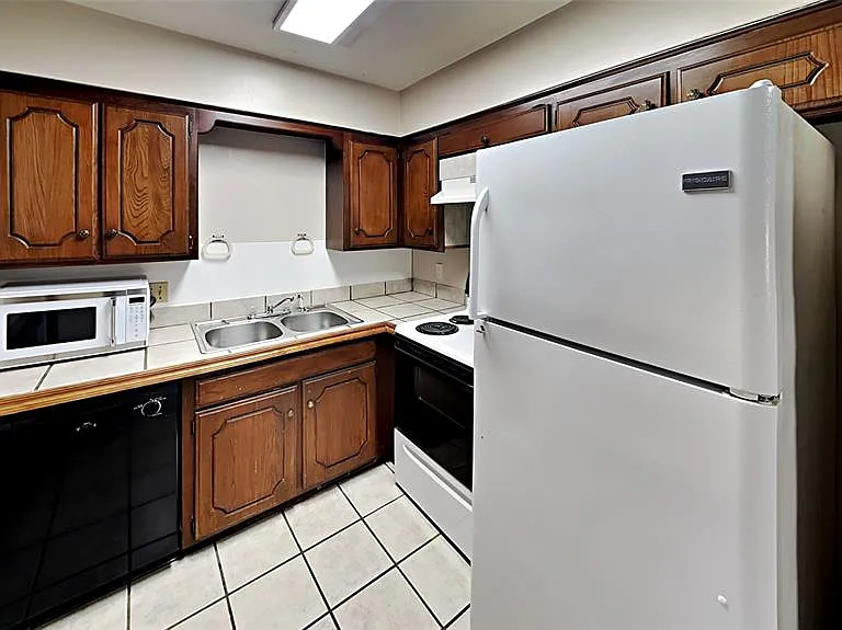 1910 Three Stars Rd — Photo 4