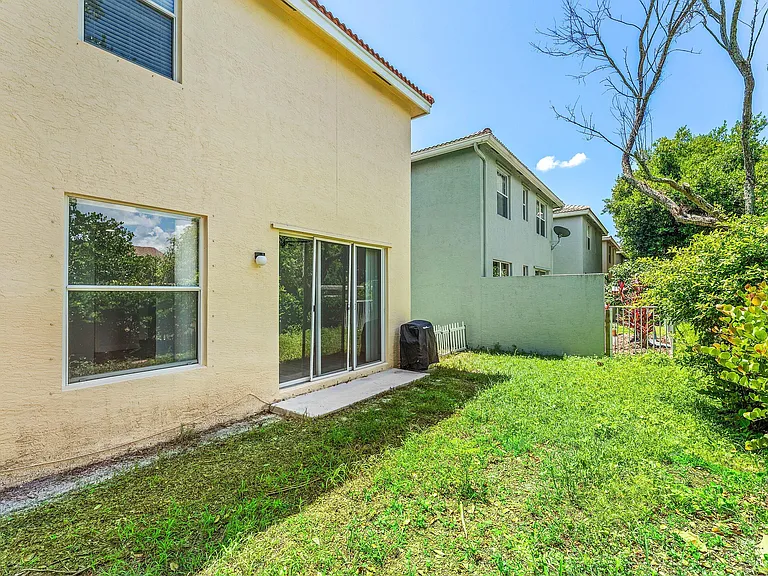 5477 Queenship Ct — Photo 29
