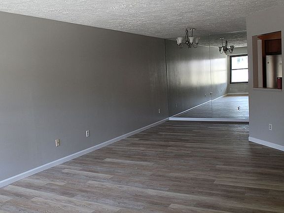 Living & dining area pic 2