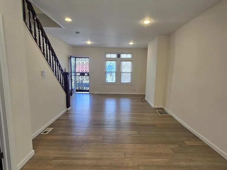 5630 Addison St — Photo 6