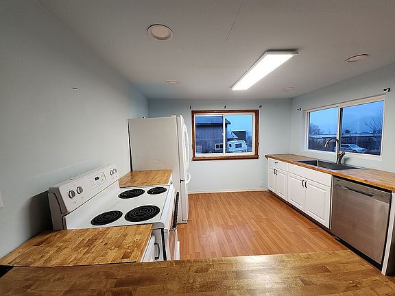 5th image of 3208 Halibut Point Rd Space 16