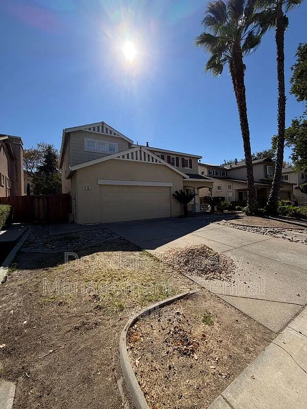 4 bed, 2.5 bath, 2057 sqft, $2,900 — Photo 3