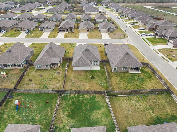 3rd image of 303 Camp Bowie Rd