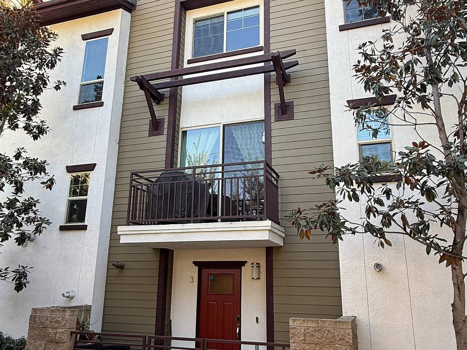 3 bed, 1320 sqft, $6,499 — Photo 1