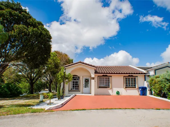 7689 NW 180th Ter, Hialeah, FL 33015