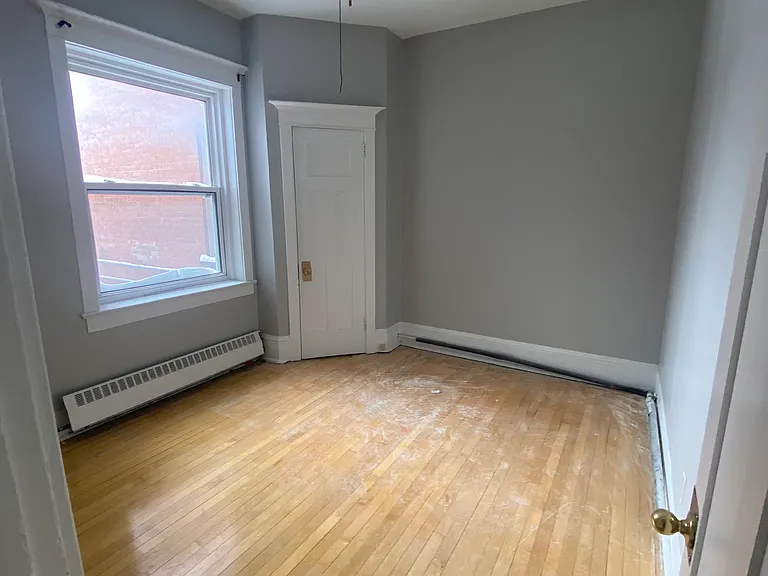 351 Elgin St #B — Photo 3