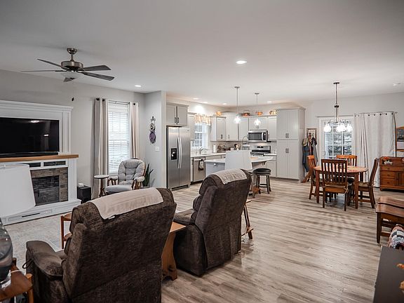 5th image of 1727 Woodgate Dr