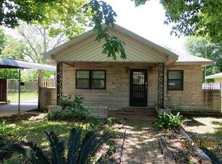 504 S 1st St, La Porte, TX 77571