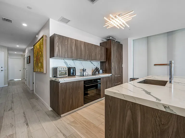 480 NE 31st St #907 — Photo 4