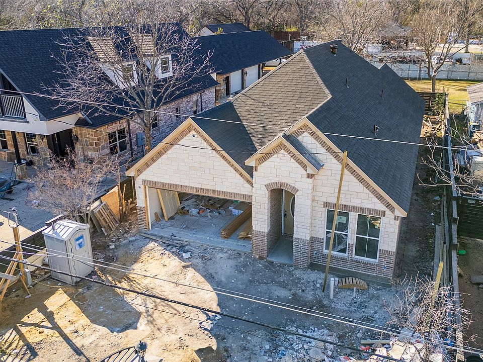 1st image of 2215 Crystal Dr