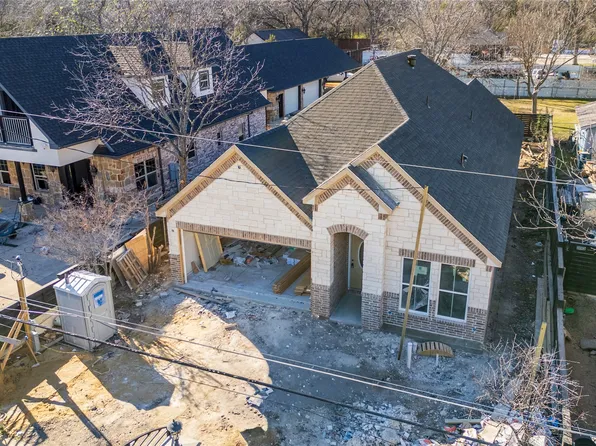 2215 Crystal Dr, Balch Springs, TX 75180