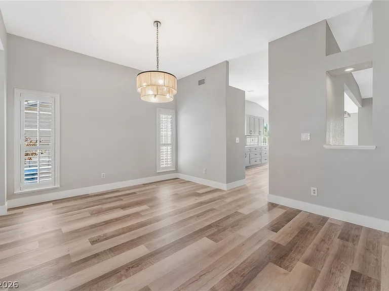 5121 Burr Oak Dr — Photo 4