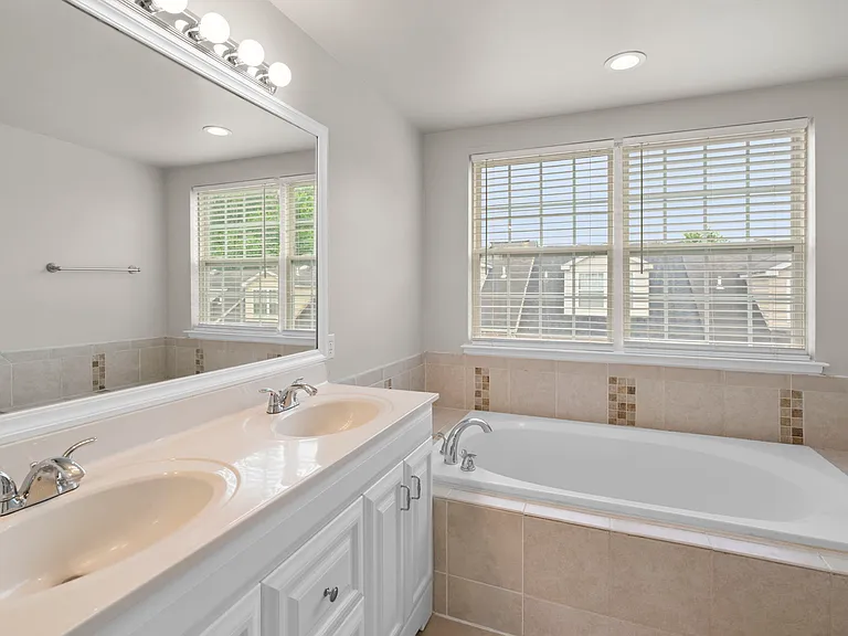 9745 Bon Haven Ln — Photo 20
