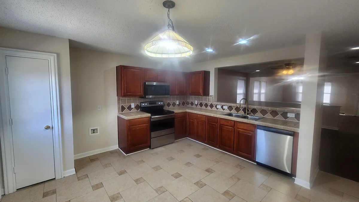 Building Photo - 1625 Princess Ln