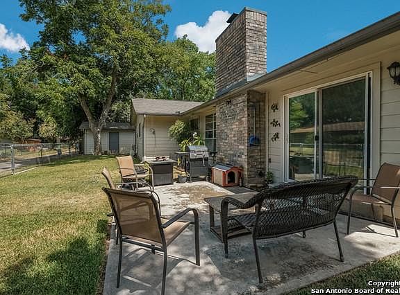 3rd image of 1414 Canary Ln