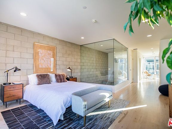 2nd image of 3450 Cahuenga Blvd W APT 608
