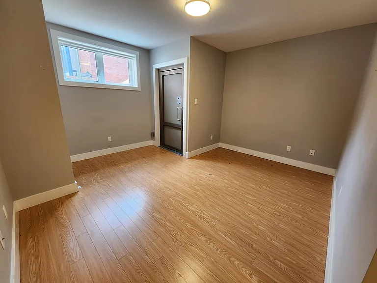 544 Gilmour St — Photo 8
