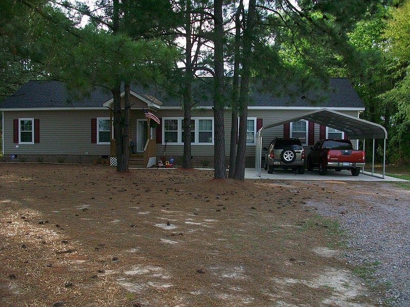 Front of the House
						:
						LIving Area is 2051sq ft. It set on 1.40acres