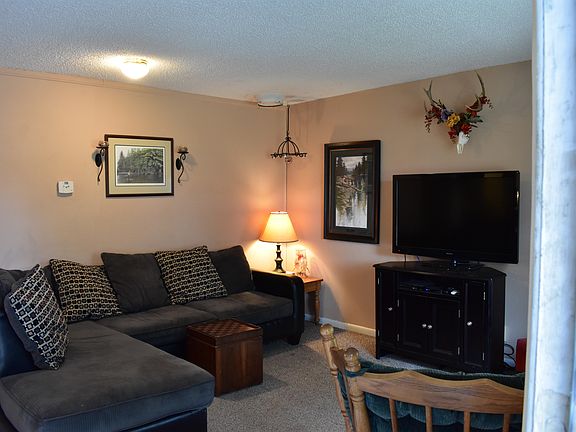 4th image of 1012 E Canby St