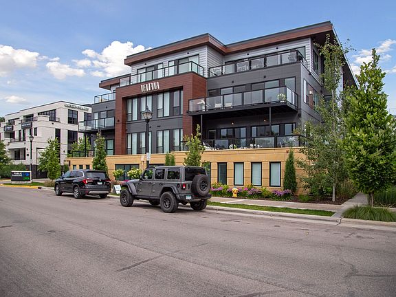 2nd image of 253 Lake St E #407