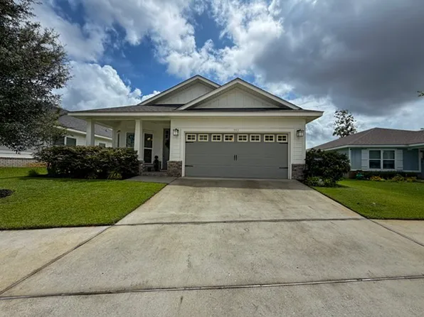 593 Riverwalk Cir, Freeport, FL 32439