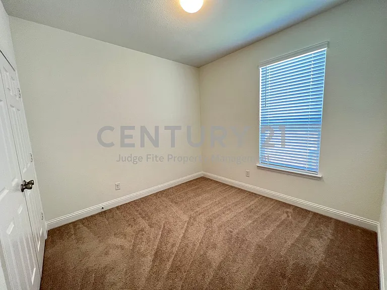 2605 Warren Ln — Photo 5