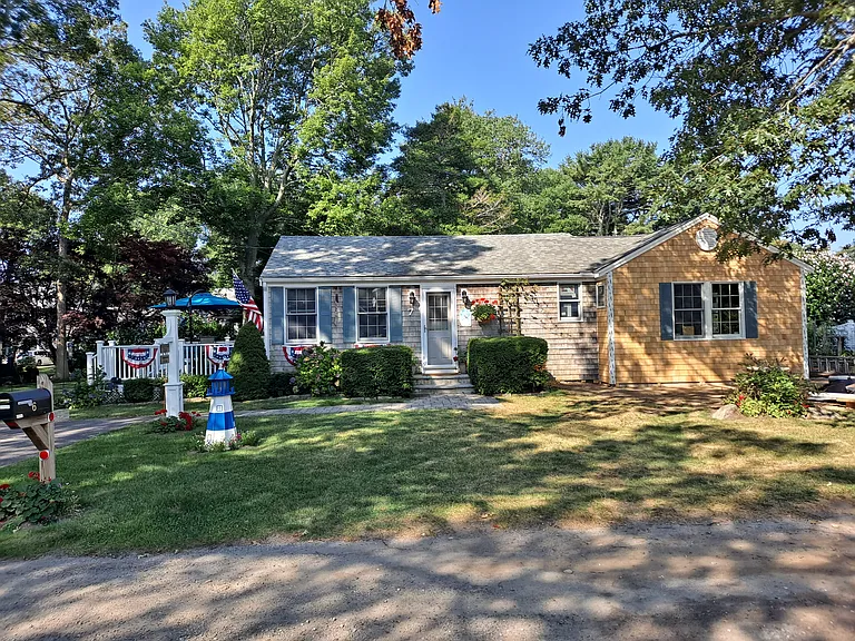 7 Cedar Point Ave — Photo 2