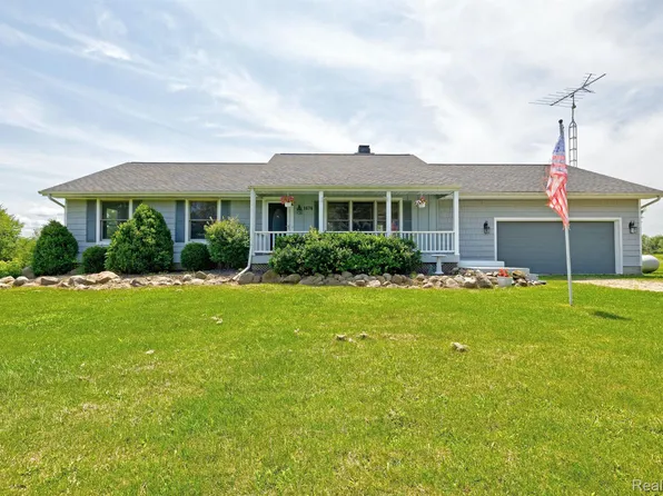 1676 Greenwood Rd, Lapeer, MI 48446