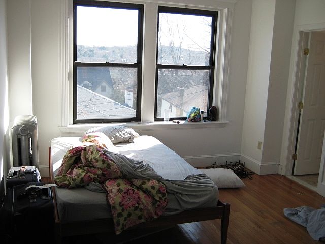 2nd image of 23 Cummings Rd APT 6C