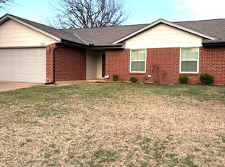 300 N Lockeport Dr, Edmond, OK 73003